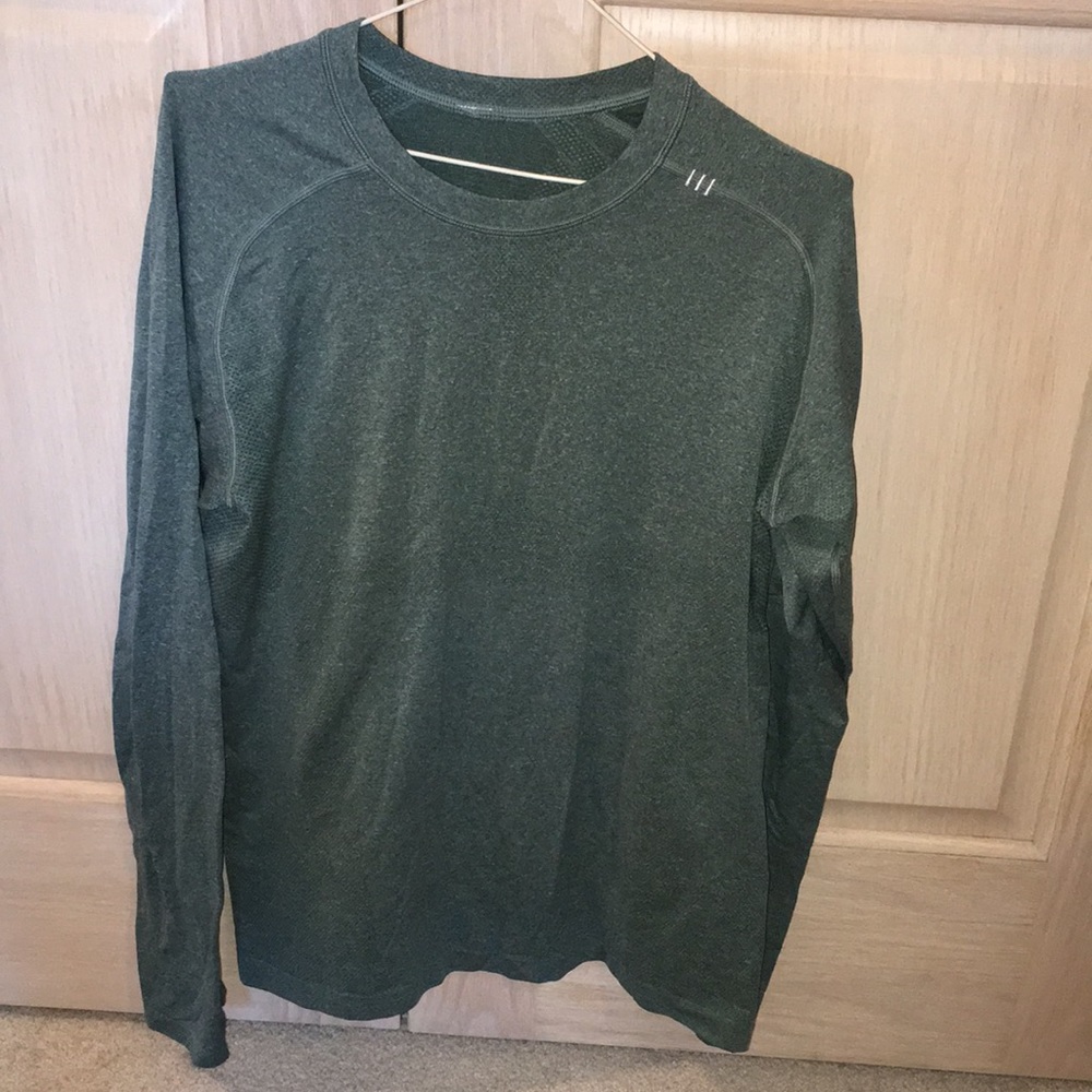 Men’s lululemon long sleeve tee size small